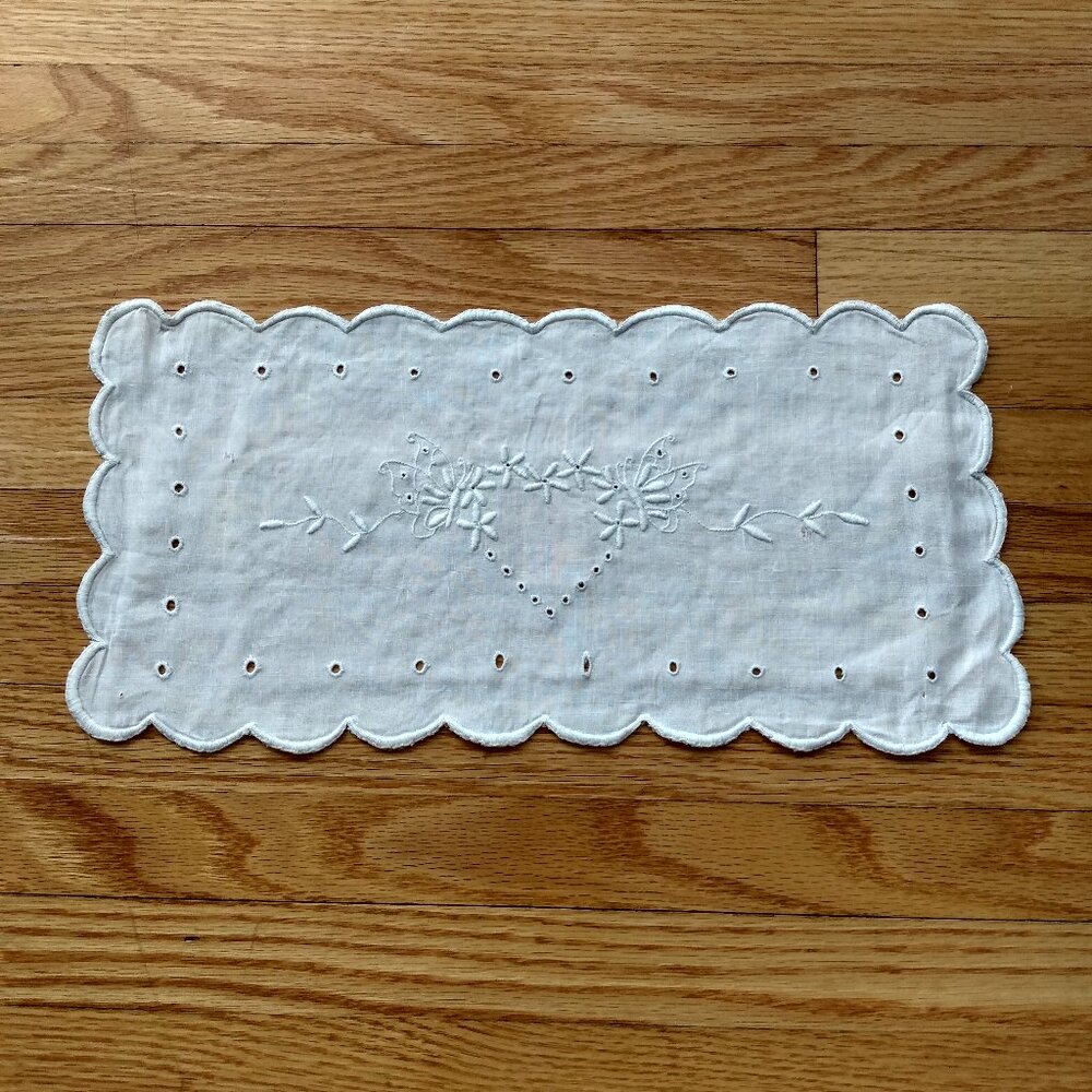 Vintage Heart Doily Flowers Rectangle Country Farmhouse Table Decor